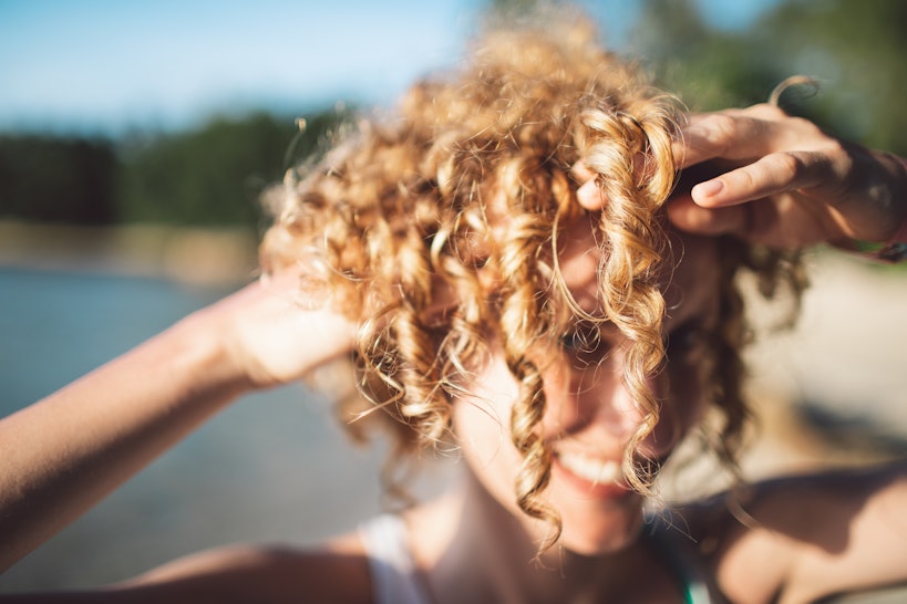 How To Make The Sun Lighten Your Hair If You Want To Be Naturally