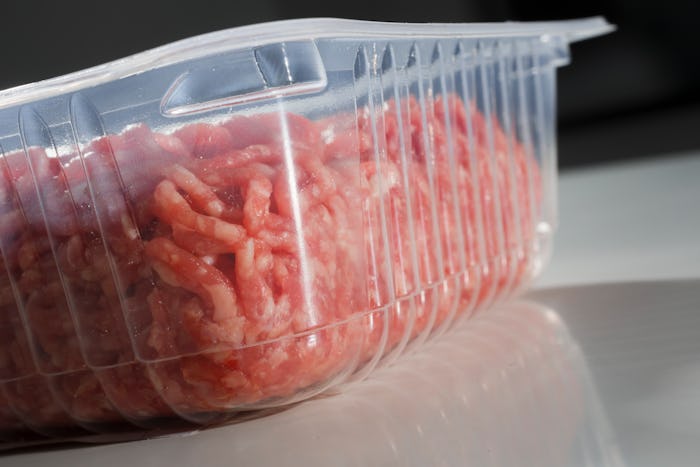 A Salmonella Outbreak linked to ground beef has left one person dead and eight others hospitalized, ...