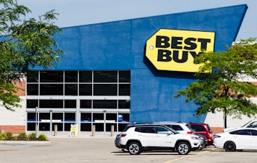 What Time Does Best Buy Open On Black Friday? It depends on your location.
