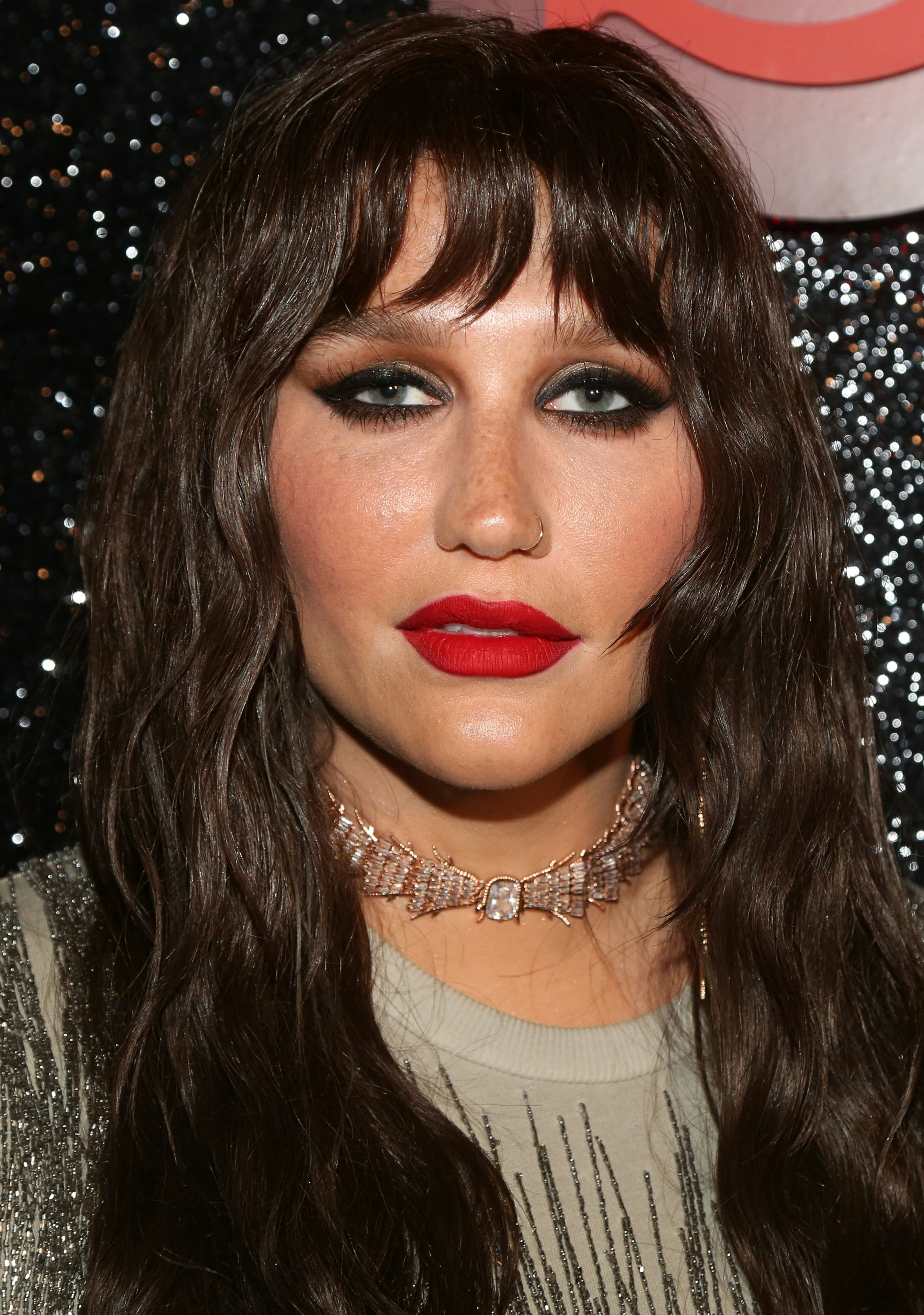 How To Do Kesha Glitter Eye Makeup - Mugeek Vidalondon