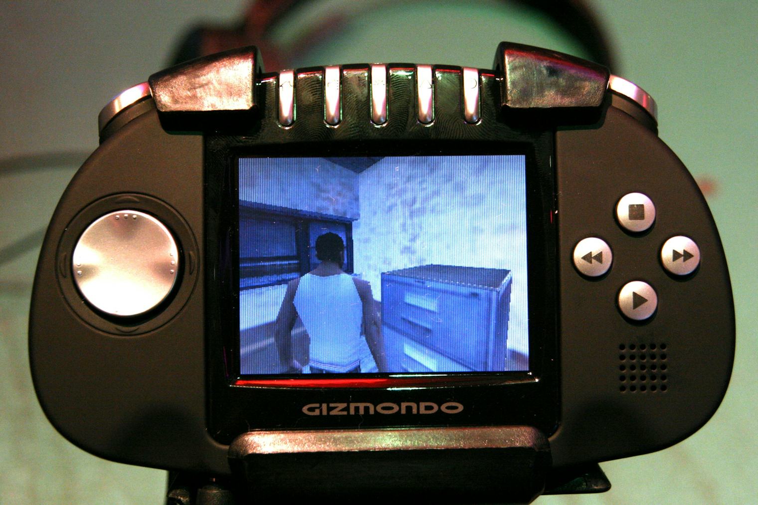 The Gizmondo Remembering the Swedish mafia’s bizarre and ambitious