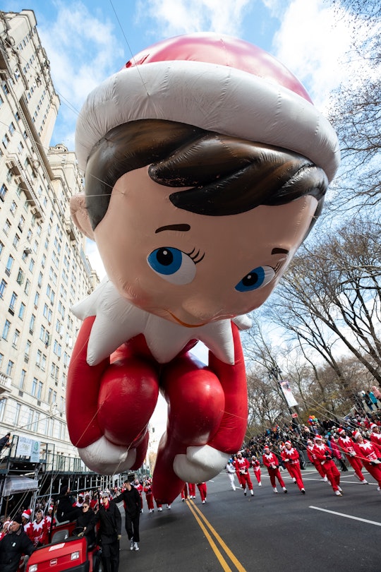 the elf on the shelf balloon in the thanksgiving day parade