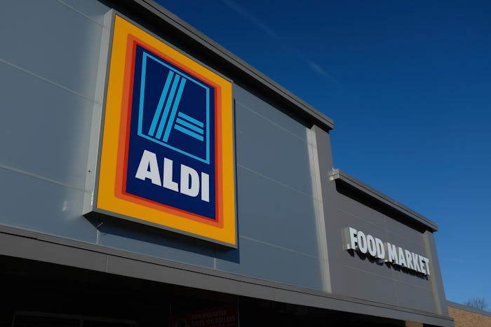 the outside of an aldi store
