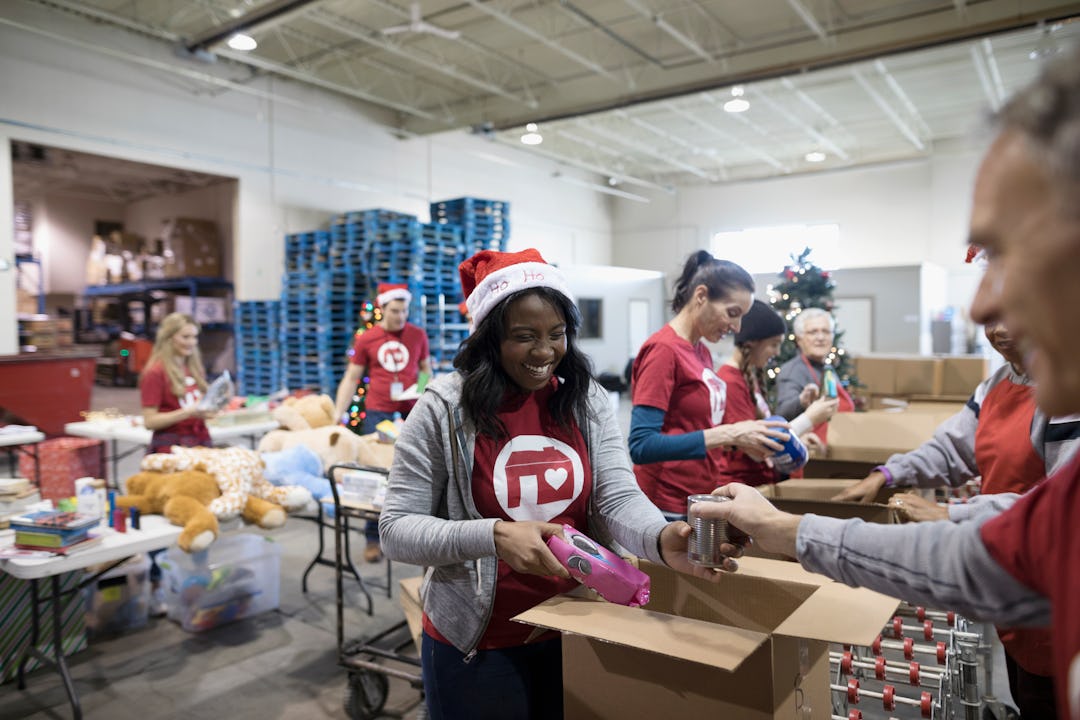 places to volunteer for christmas