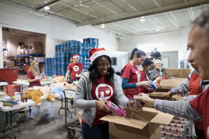 15 Places To Volunteer On Christmas Eve That Really Need Your Help 15-places-to-volunteer-on-christmas-eve-that-really-need-your-help