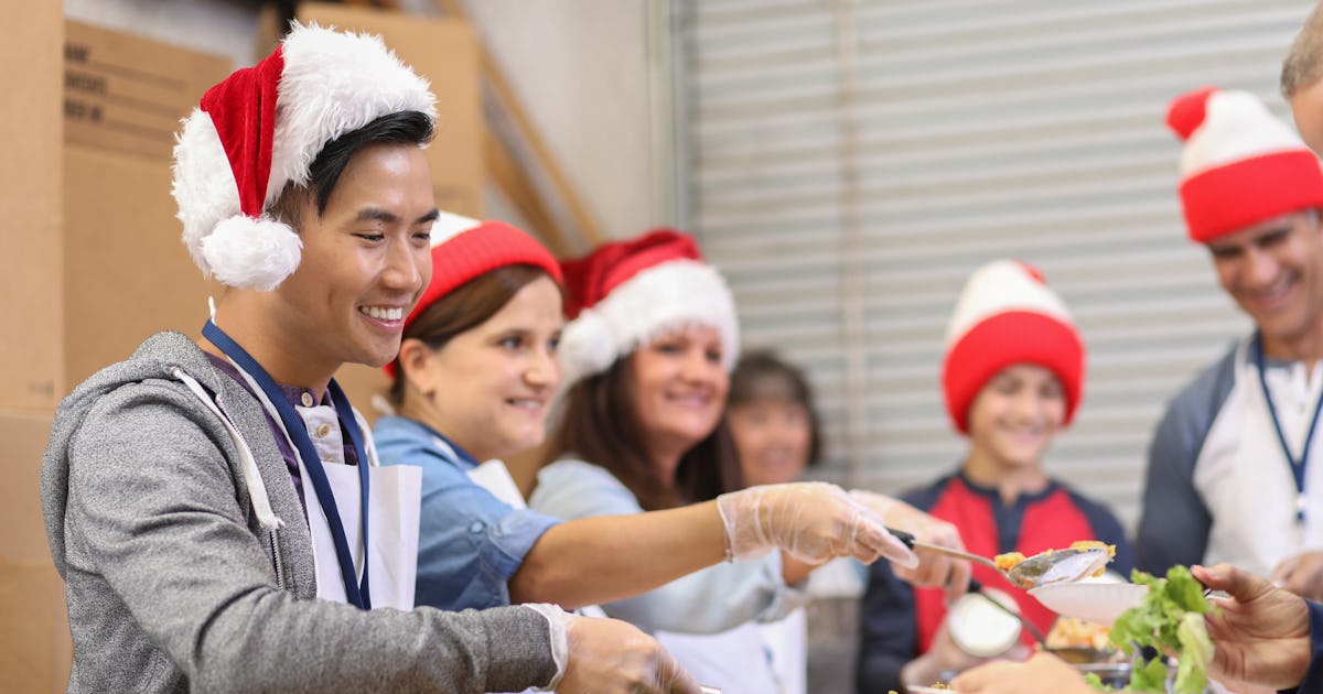 7 Places To Volunteer On Christmas Day To Help Spread Some Holiday Joy