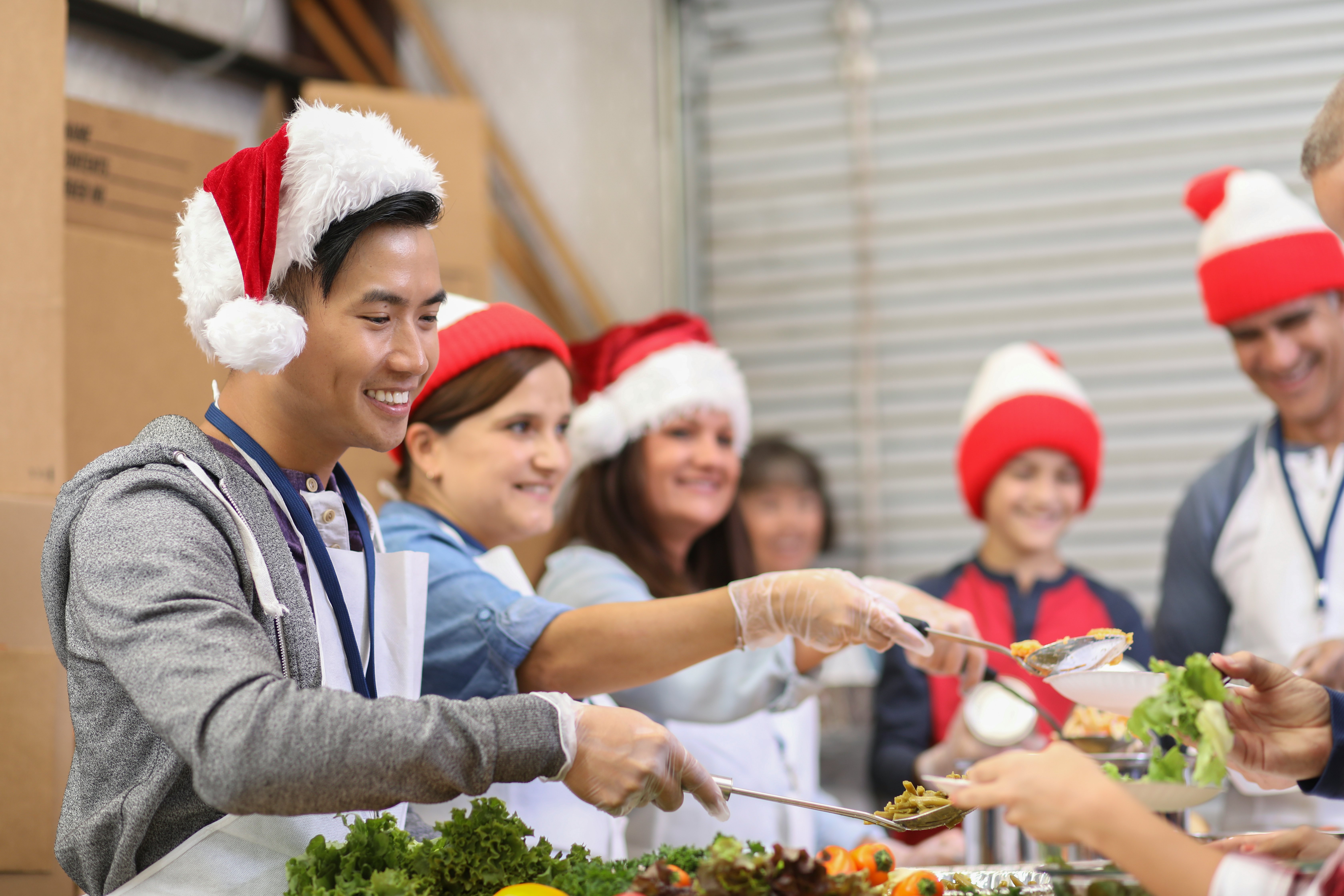 7 Places To Volunteer On Christmas Day To Help Spread Some Holiday Joy