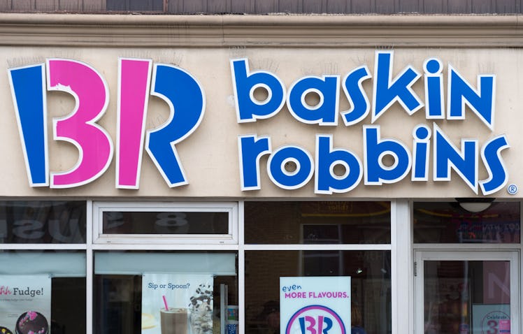 Baskin-Robbins' December 2019 DoorDash Deal includes some festive holiday flavors.