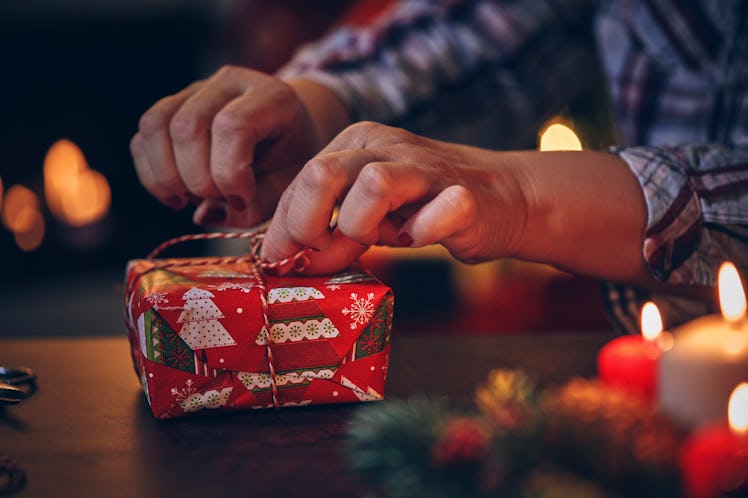 This viral wrapping paper hack has people on Twitter amazed.