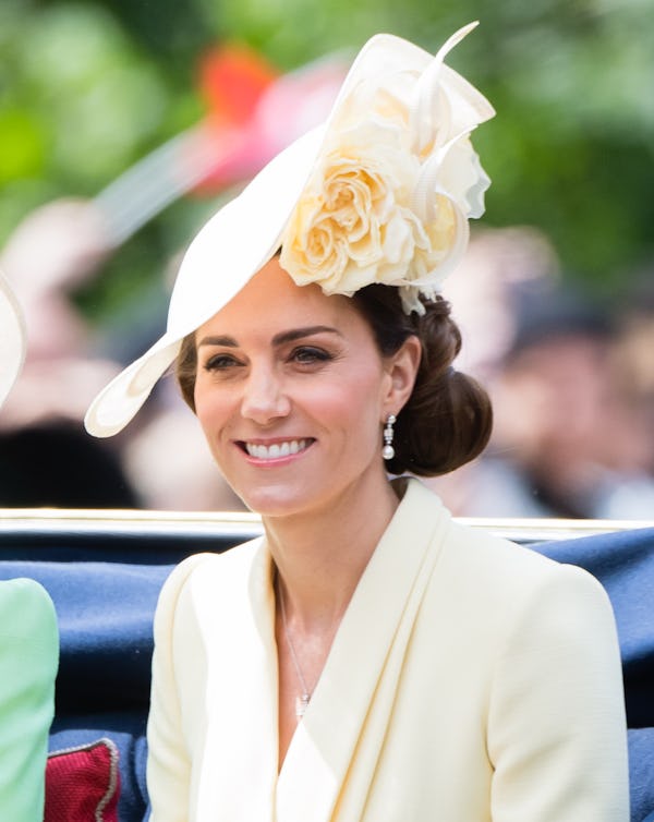 Kate Middleton's pearl earrings were borrowed from the Queen. 