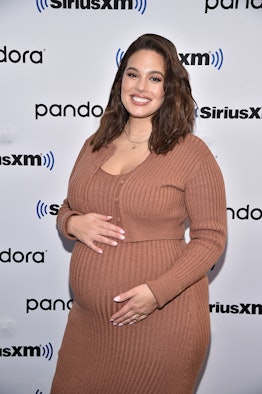 Ashley Graham's 'Vogue' cover focuses on pregnancy and motherhood.