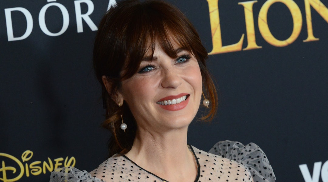 Zooey Deschanel S New Blonde Hair Is The Unexpected Warm Hue