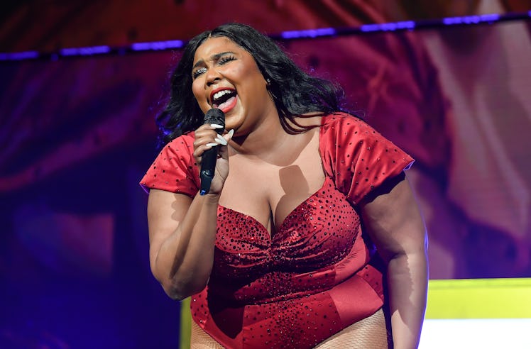 Lizzo Asking Fans To Pretend She’s Jimin From BTS in this video is amazing.