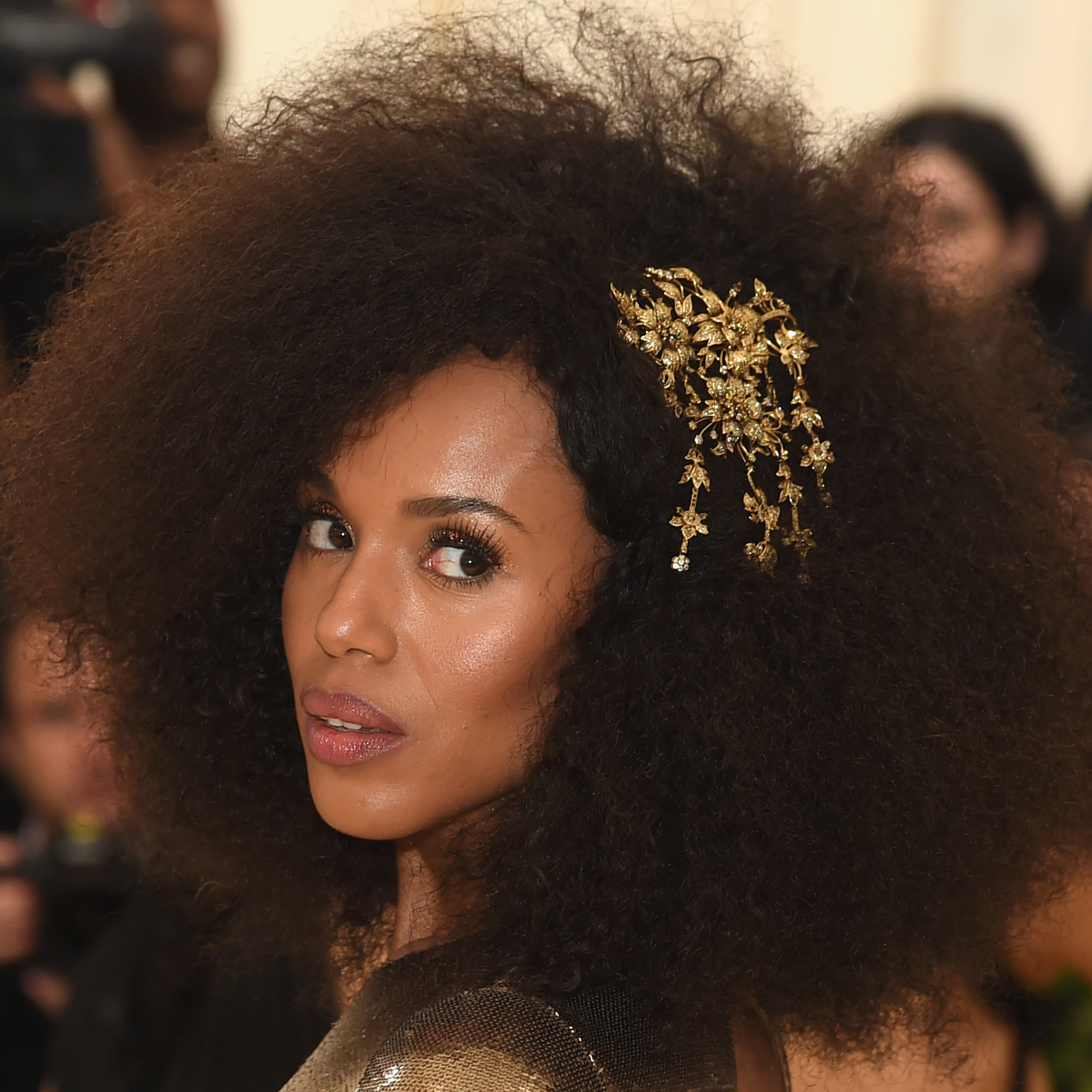 5 Celebrity Natural Hairstylists On The Can't-Live-Without Tools In ...