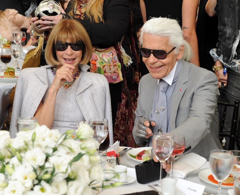 Anna Wintour and Karl Lagerfeld smiling while having a dinner