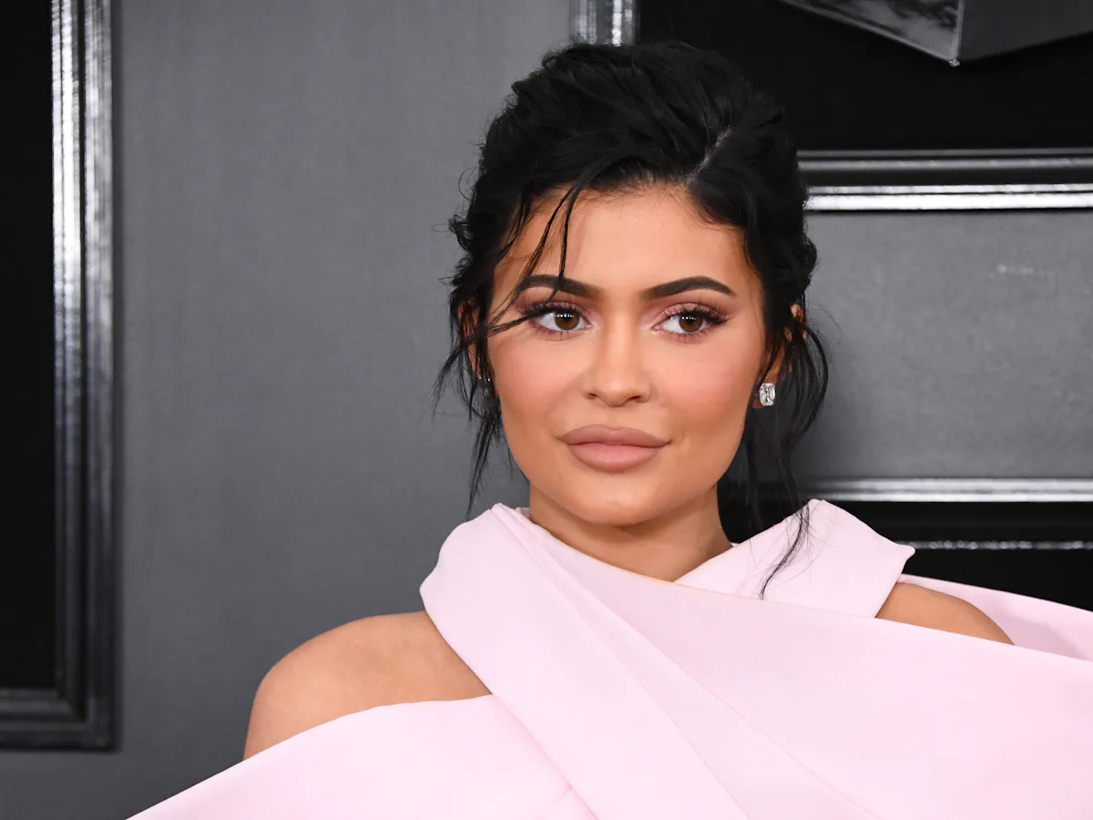 kylie jenner met gala purple dress Kylie Jenner Hair-To-Toe Lavender Fashion At Met Gala