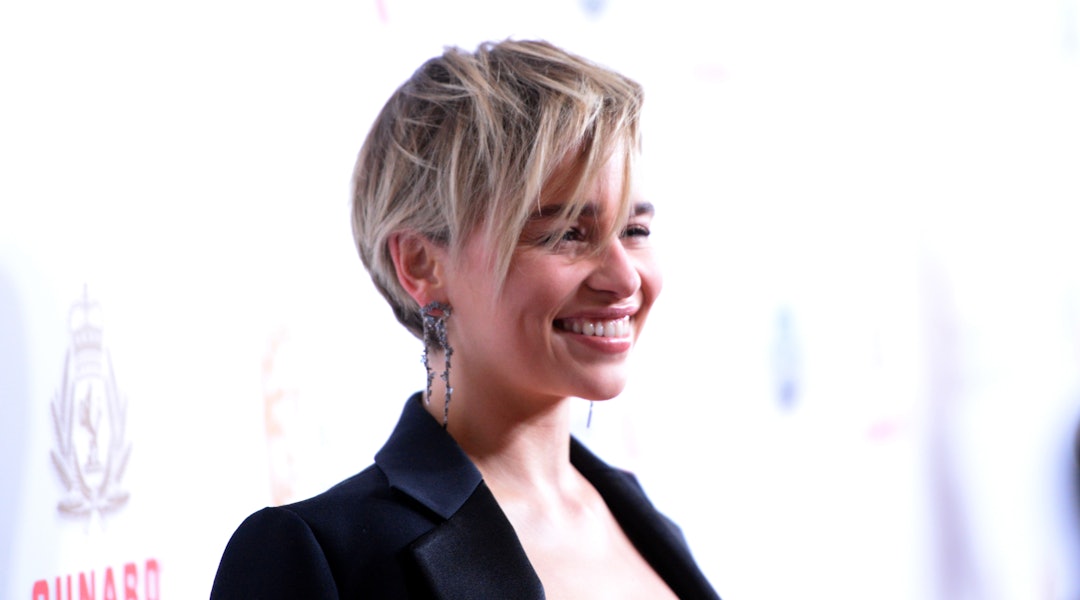 Emilia Clarke S Brown Hair At The 2019 Oscars Is A Dreamy Shade