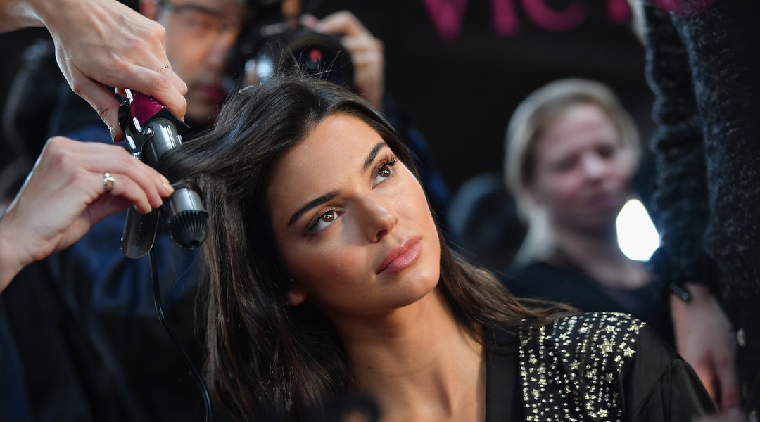 How To Get Kendall Jenner S Wispy Bangs It S Easier Than You Think