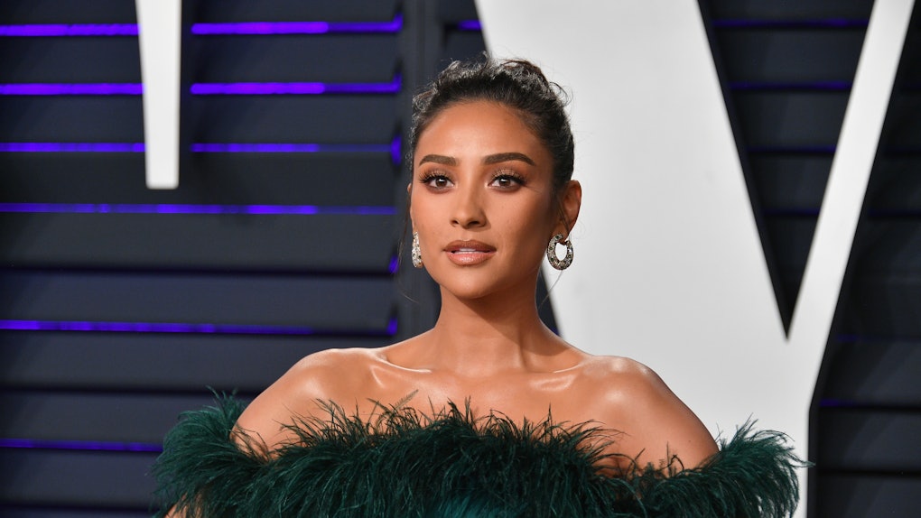 Shay Mitchell S New Blonde Bob At The Iheartradio Awards 2019 Just