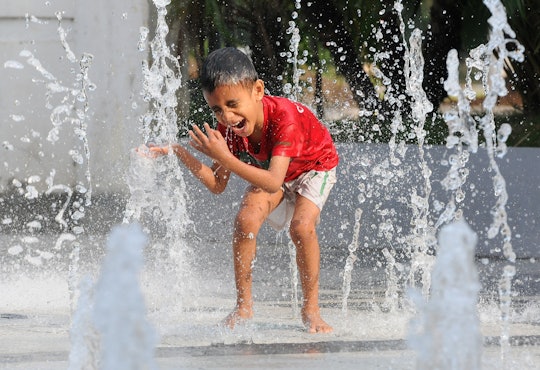 Why Do Kids Love Playing In Water So Much? Experts Explain This Splashing  Phenomenon