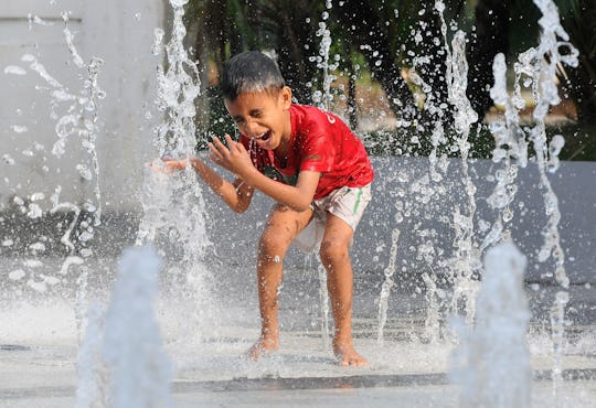 Why Do Kids Love Playing In Water So Much? Experts Explain This Splashing  Phenomenon