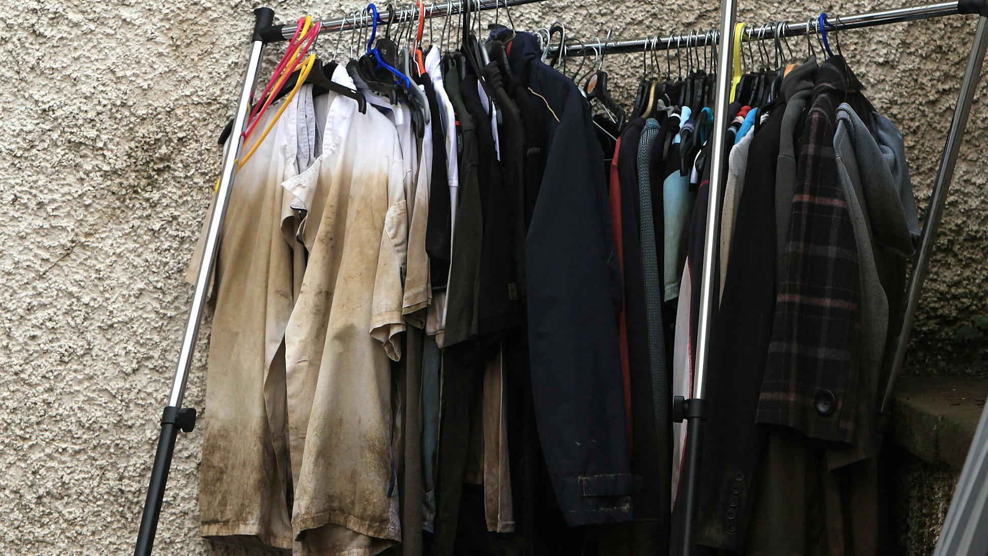 11 Tips For Selling Your Clothes At A Secondhand Store, According To Store Employees