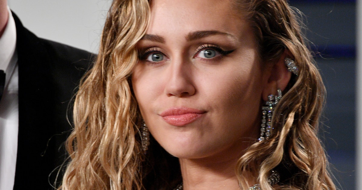 Miley Cyrus Channeled Hannah Montana & Fans Everywhere Are Going Wild ...