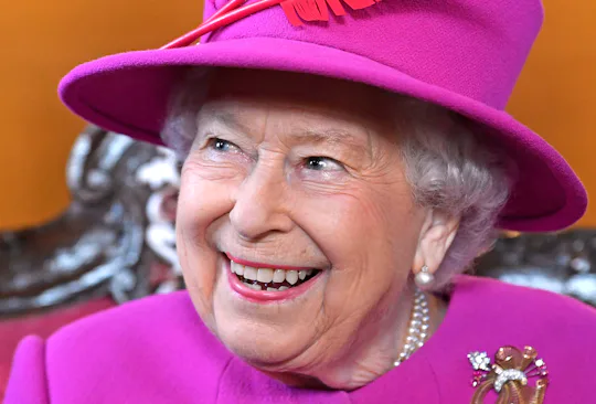 The Queen's First Instagram Post Is The Most Royal #TBT You've Ever ...