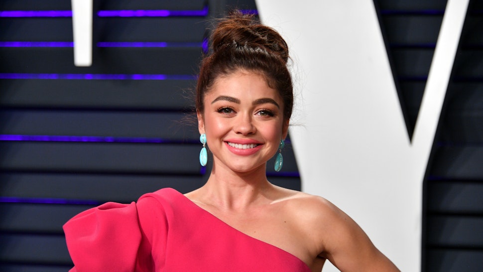 Is Sarah Hyland S Hair Permed The Actor Debuted Her Naturally