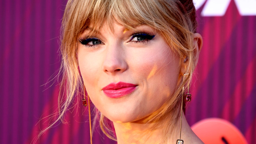 Taylor Swift Has Dip Dyed Pink Hair Now You Probably Missed It
