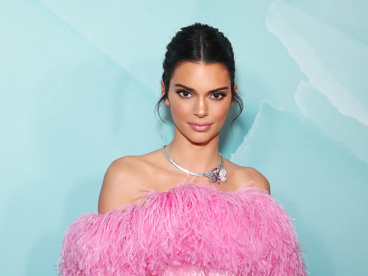 Kendall Jenner's Pink Dress Proves The 2019 Awards Season Trend Is Here To Stay Kendall Jenner's Pink Dress Proves The 2019 Awards Season Trend Is Here To Stay