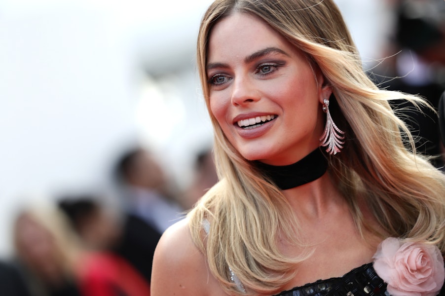 Margot Robbie’s Braided Hairstyle At The 2019 Cannes Film Festival Is ...