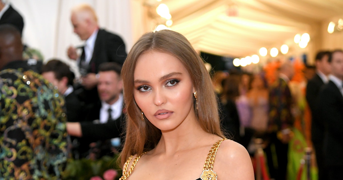 Lily-Rose Depp's 2019 Met Gala Look Was All About The '90s, From Her