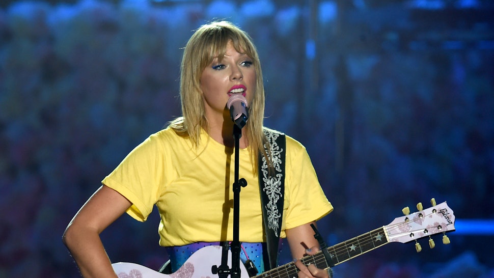 What Does Taylor Swifts Five Posts In The Fence Tweet Mean This What Does Taylor Swifts Five Posts In The Fence Tweet Mean This