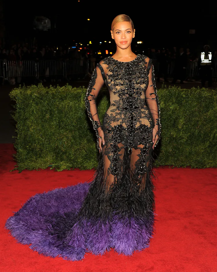 35 Of Beyonce’s Most Stunning Outfits That Would Make Anyone Bow Down ...