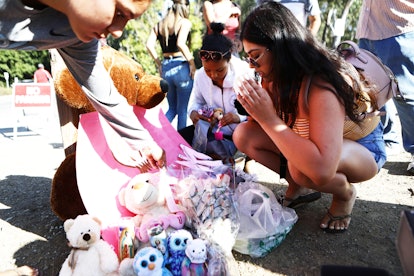 People mourning the killed at the Gilroy Garlic Festival 