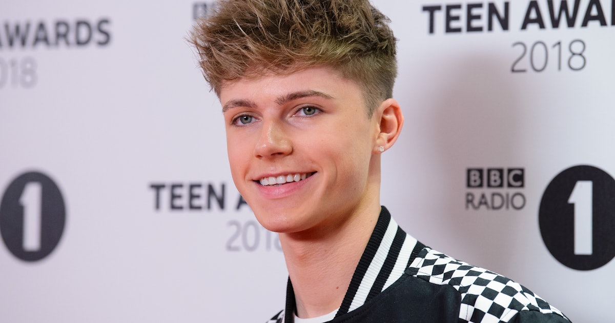 Here's What To Know About HRVY, Your New Fave British Heartthrob.