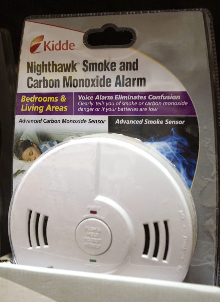 How do you tell if there is carbon monoxide in your home?