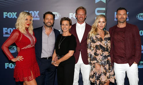 NEW YORK, NY MAY 13: (L-R) Tori Spelling, Jason Priestley, Gabrielle Carteris, Ian Ziering, Jennie ...