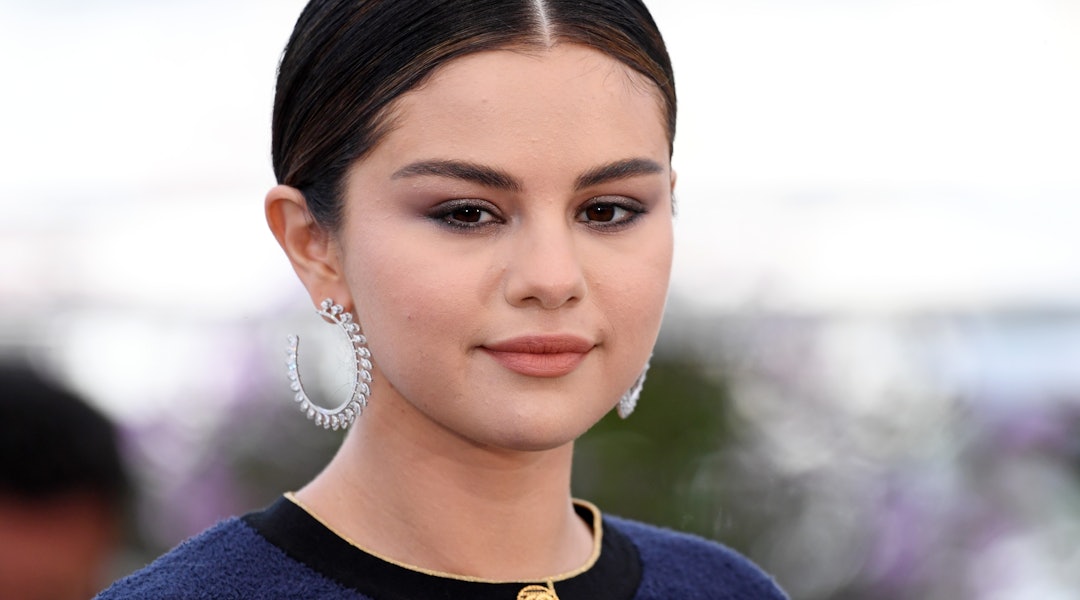 Selena Gomez S Long Lob Might Convince You To Let Your Hair Grow