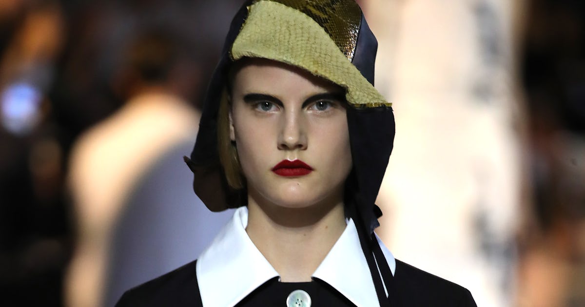 Prada S Spring Summer Hair Makeup Was Part Grungy Part Preppy All Prada