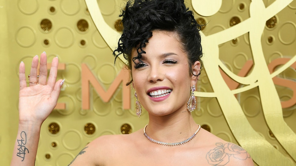 Halsey S Naturally Curly Hair Made An Appearance At The 2019 Emmys