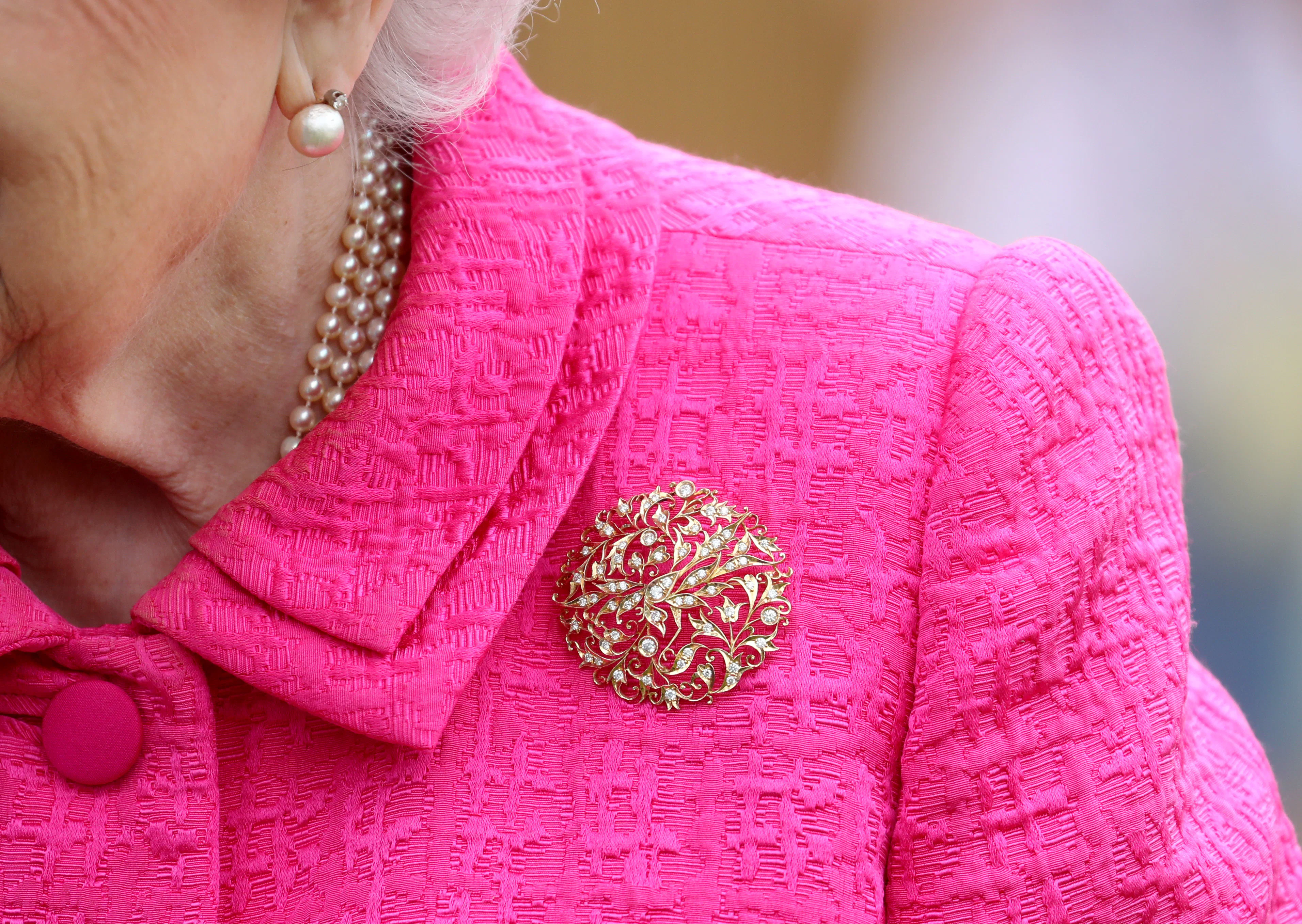 The Queen Of England's Personal Advisor & Designer Has Written A Book ...