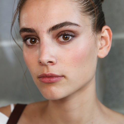 A model with healthy glowing skin after using the best face serums for fall.