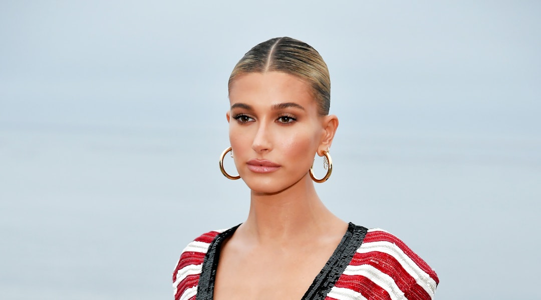 Hailey Baldwins Coral Sunglasses Are A J Lo Favorite Too