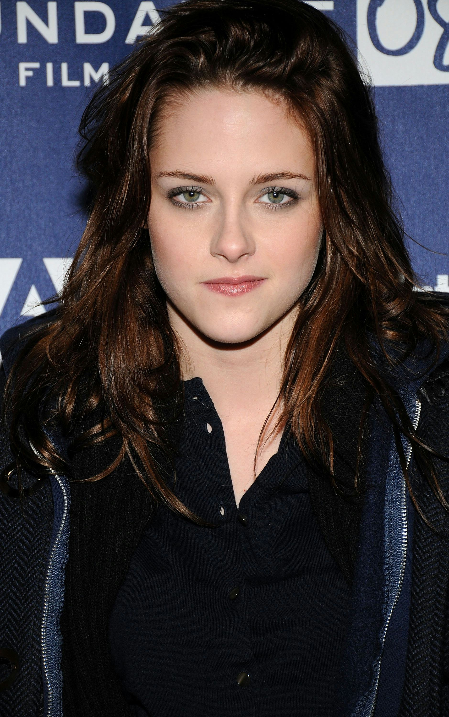 Kristen Stewart S New Short Haircut Is Part Blonde Part Brunette All Fabulous