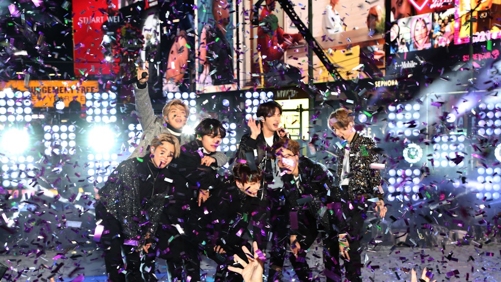 Bts 2021 new year's eve live πμν΄ λ³΅ λ§μ΄ λ°μΌμΈμ~! happy new year πππ BTSβ New Yearβs Eve 2020 Performance Totally Stole The Show