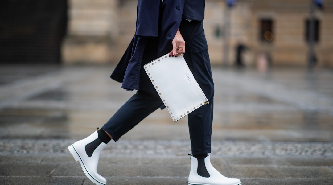 13 Pairs Of Extremely Comfortable Chic Shoes For Cold Weather On