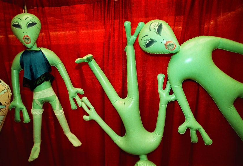 Ravished By Alien - Alien porn is trending. A non-judgmental investigation into why