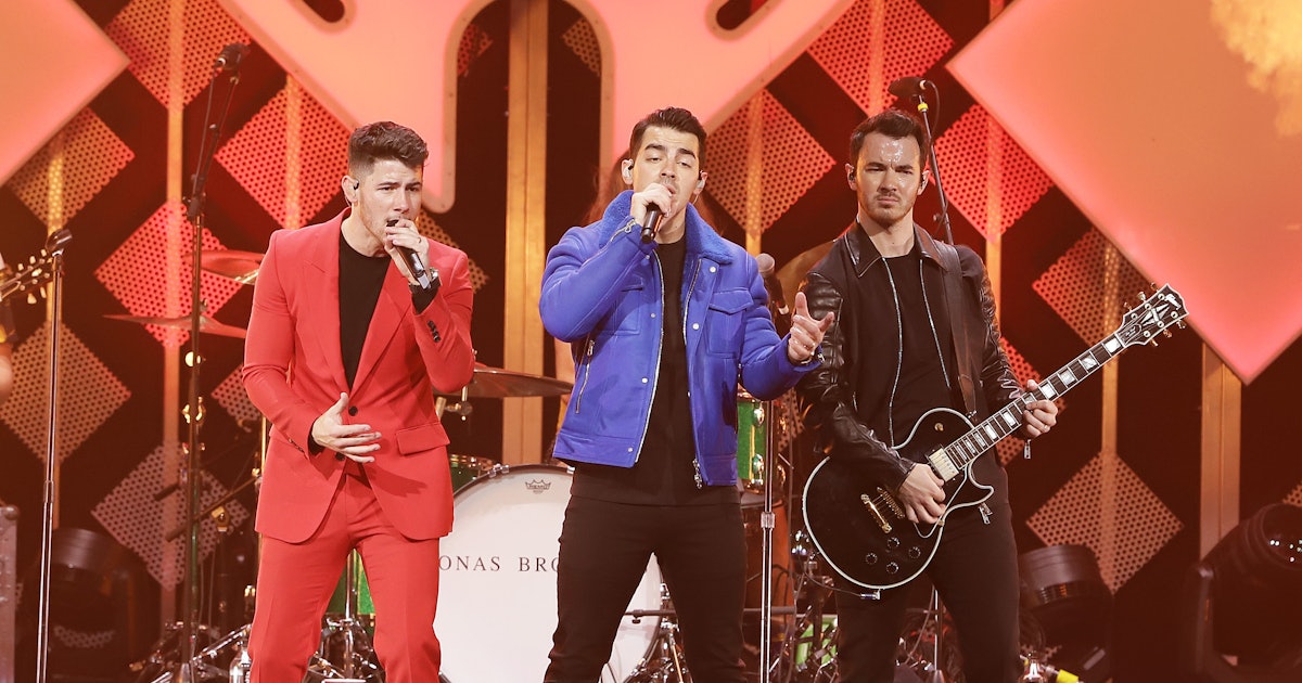The Jonas Brothers Expertly Recreated An Iconic 'KUWTK' Scene & It's Oscar-Worthy